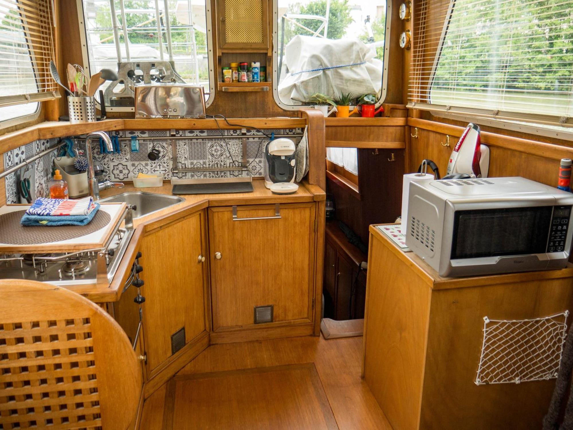 Spicy - Sejour Insolite Sur La Marne Botel Meaux