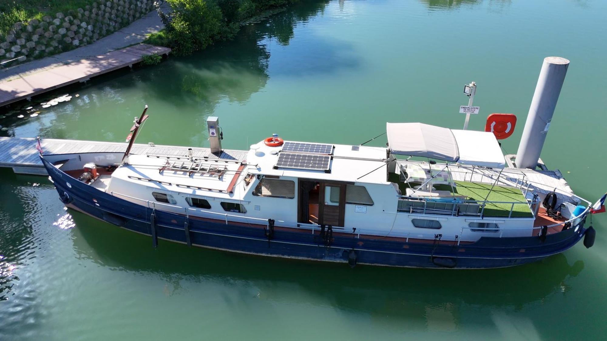 Spicy - Sejour Insolite Sur La Marne Botel